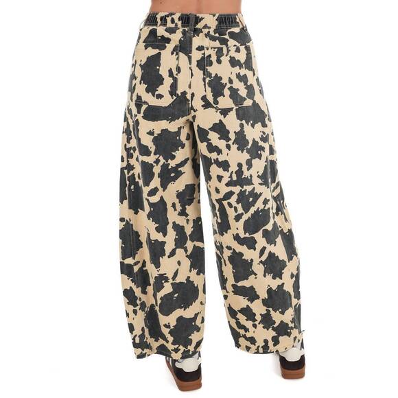 NEW VERY J women's cow print barrel pants in taupe cow - Picture 2 of 4